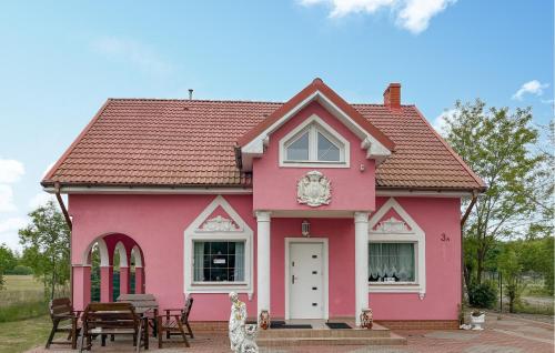 4 Bedroom Amazing Home In Nowe Warpno — 4-Star Luxury Hotel in Nowe Warpno, Poland