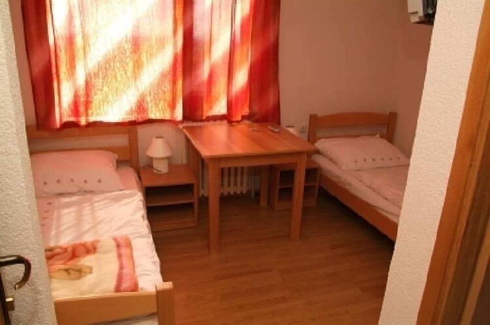 Prenociste Denis — hotel in Velika