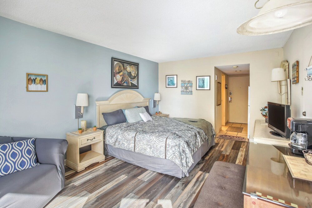 Caravelle Tower Condo Rental Walk to Beach - featured photo