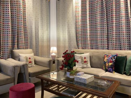 Homlee Anupam 3BHK Lift Parking Saket Max Hospital — 4-Star Luxury Hotel in New Delhi, India