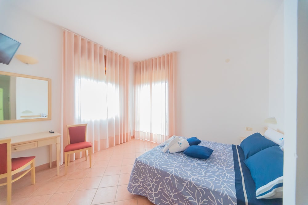 Hotel America — hotel in Camerota