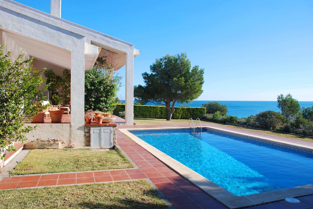 Villa Mestral — 4-Star Luxury Hotel in L'ametlla De Mar, Spain