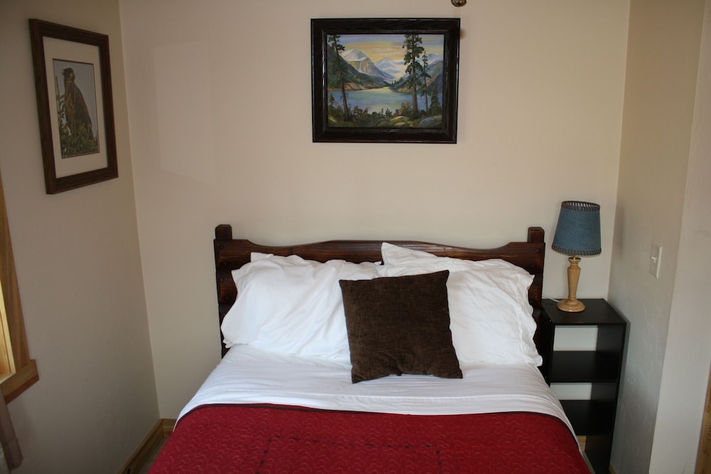 The Historic Wapiti Lodge - photo 57