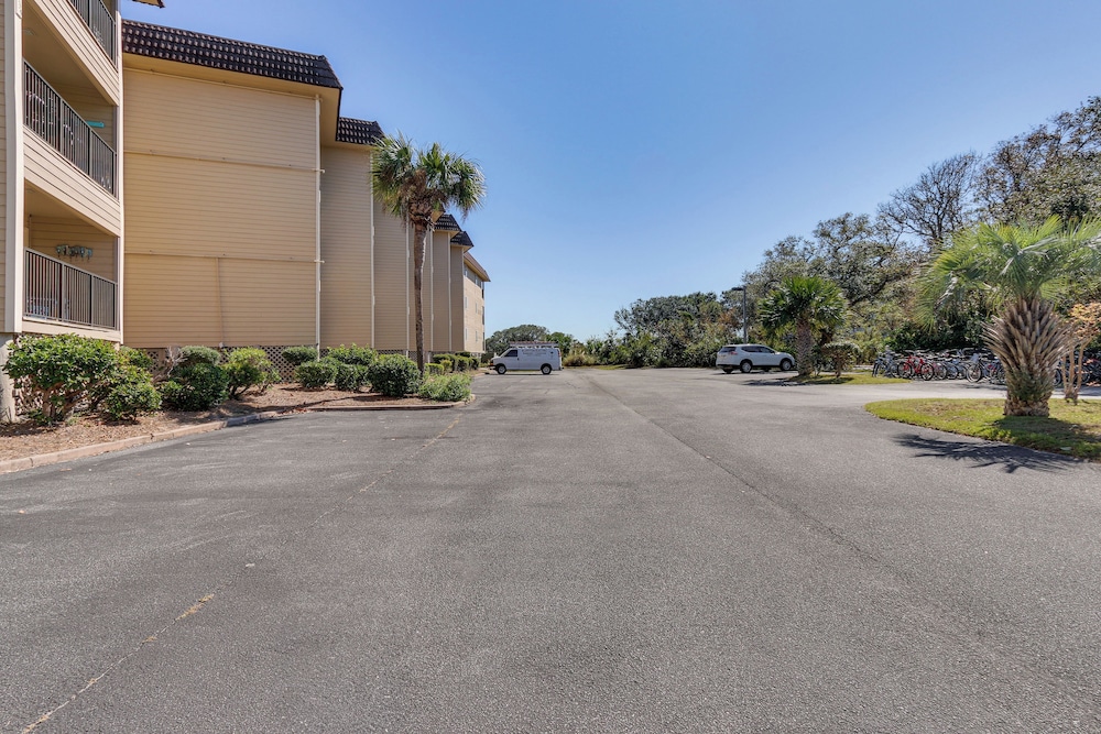 Pool Tennis & Gym: Resort Condo in Hilton Head - photo 24