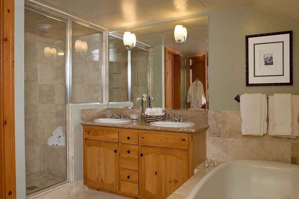 Inn at Lost Creek - photo 12