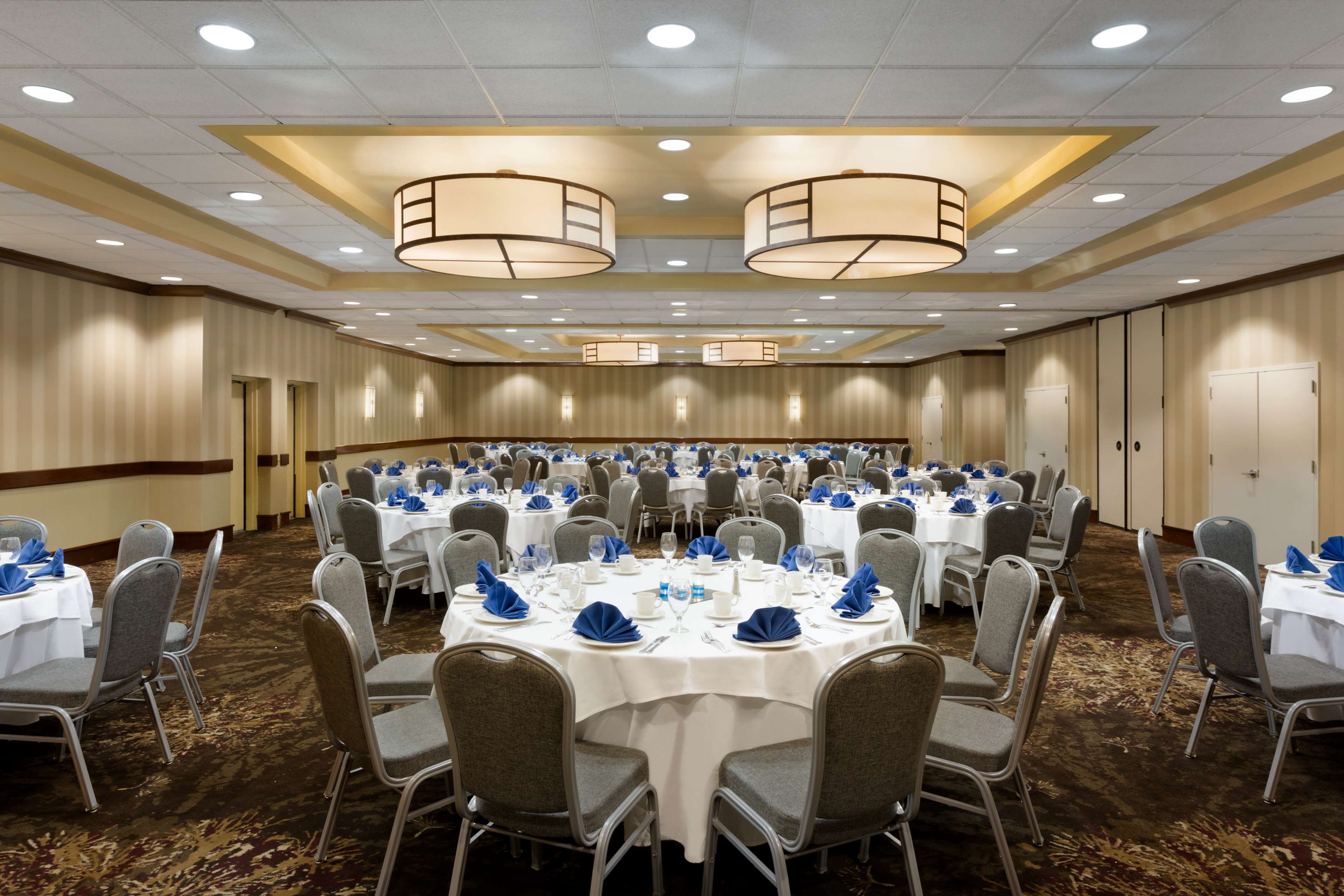 Embassy Suites by Hilton Piscataway Somerset - photo 17