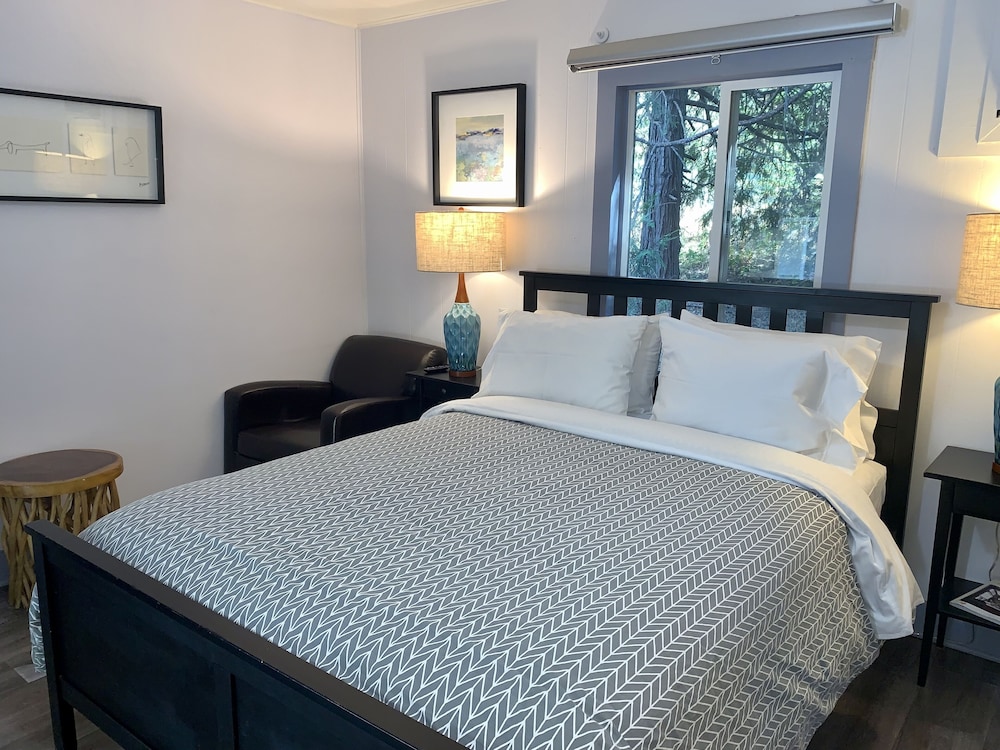 The Pines Inn and Cottages - photo 2