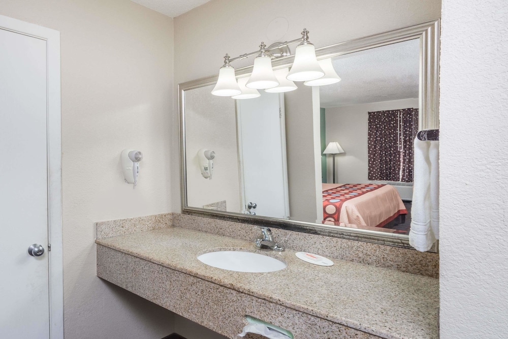 Hotel 7 Inn Paducah - photo 13