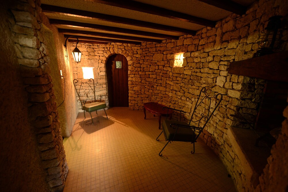 Gite Nolan — 4-Star Luxury Hotel in Saint-Mesmin, France