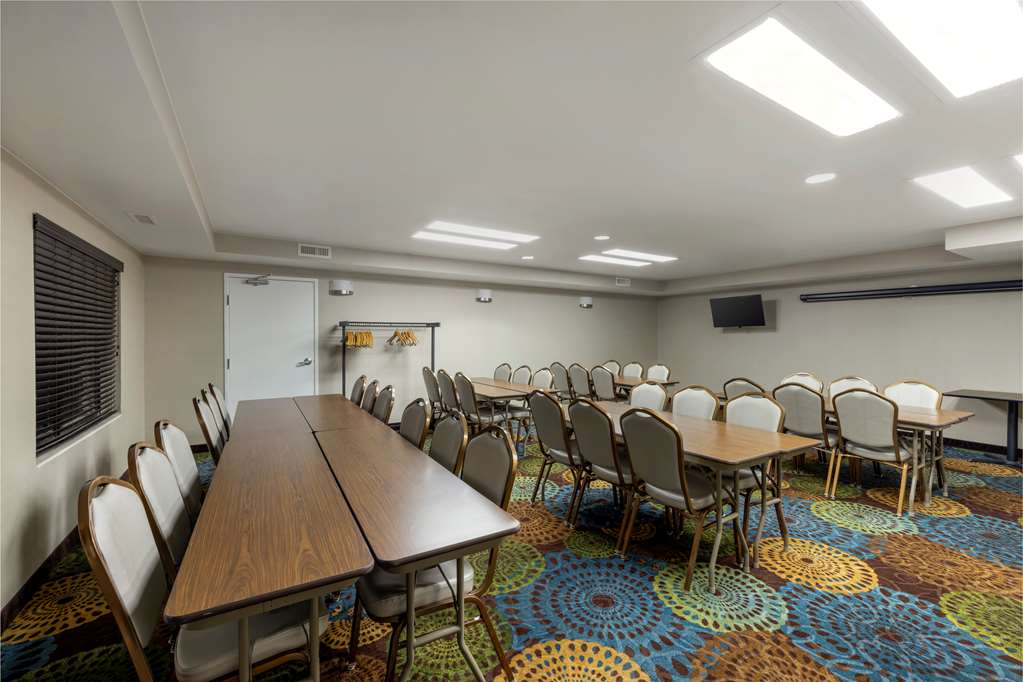 Best Western Watertown Inn and Suites - photo 7