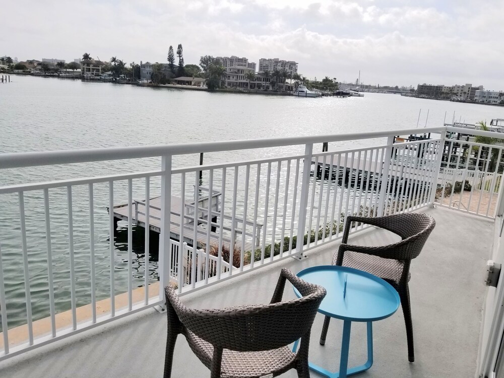 Provident Oceana Beachfront Suites - photo 38