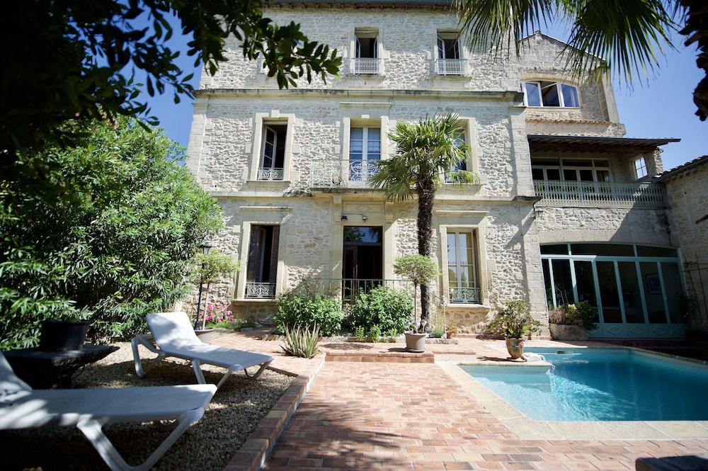 La Demeure - carbon neutral hotel in Aubais