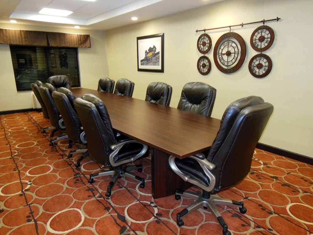 Holiday Inn Express & Suites Washington Meadow Lands by IHG - photo 37