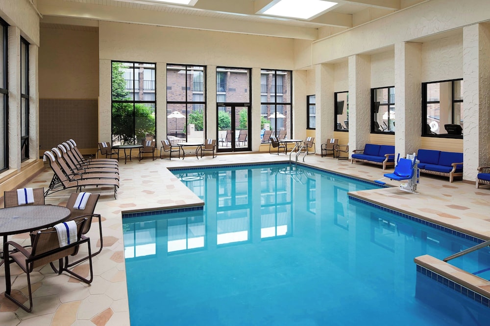 Sheraton Milwaukee Brookfield Hotel - photo 26