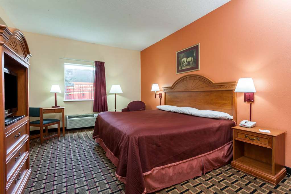 Howard Johnson by Wyndham Airport - photo 3