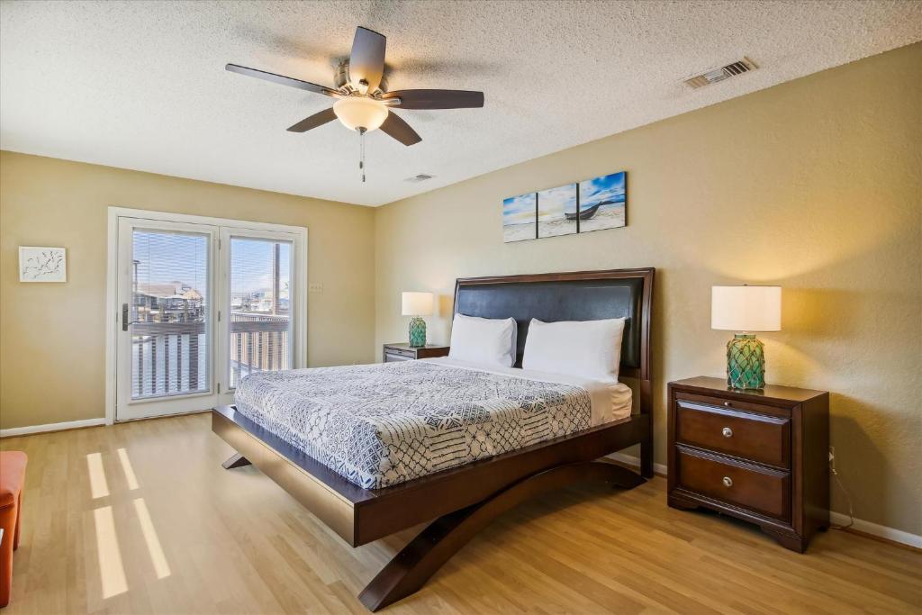 Canal Breeze by Ryson Vacation Rentals — 4-Star Luxury Hotel in Galveston, United States