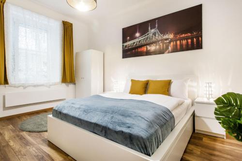 Quiet and Cozy Apartment near the Danube — 4-Star Luxury Hotel in Budapest, Hungary