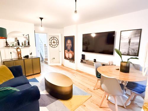 Immaculate Covent Garden Apartment — 4-Star Luxury Hotel in London, United Kingdom
