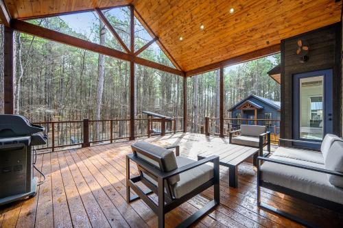 New Sauna Arcade Firepit & Spa Sleeps 10 in Broken Bow, United States