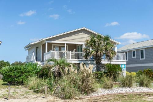 Footprints In The Sand by Oak Island Accommodations - featured photo