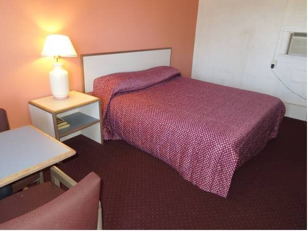 Taffy Motel - photo 4