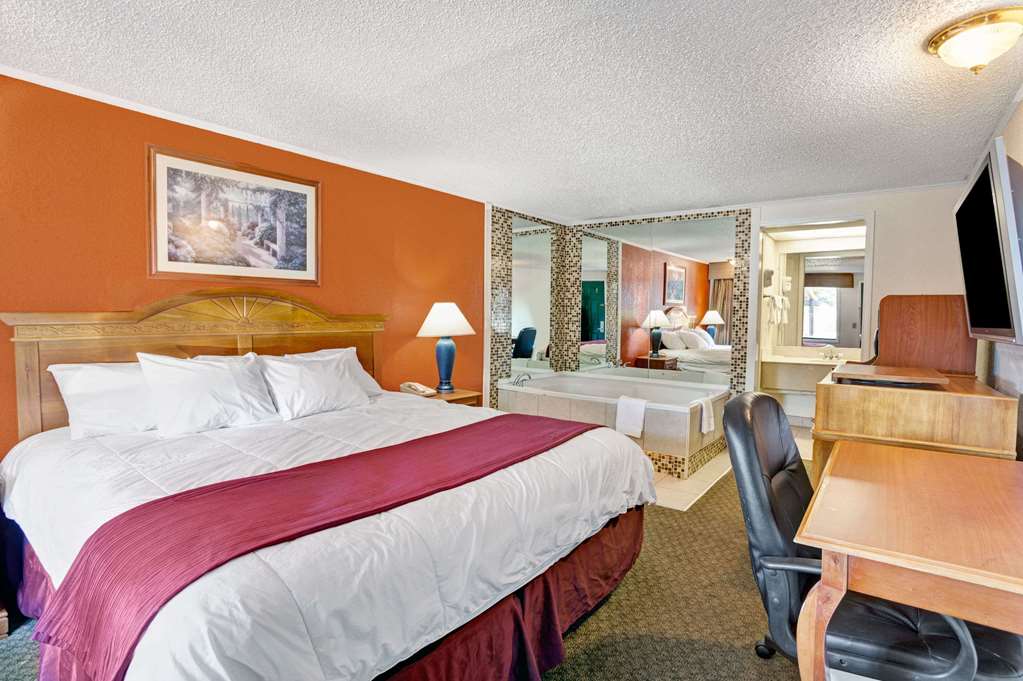 Knights Inn Sterling Heights - photo 13