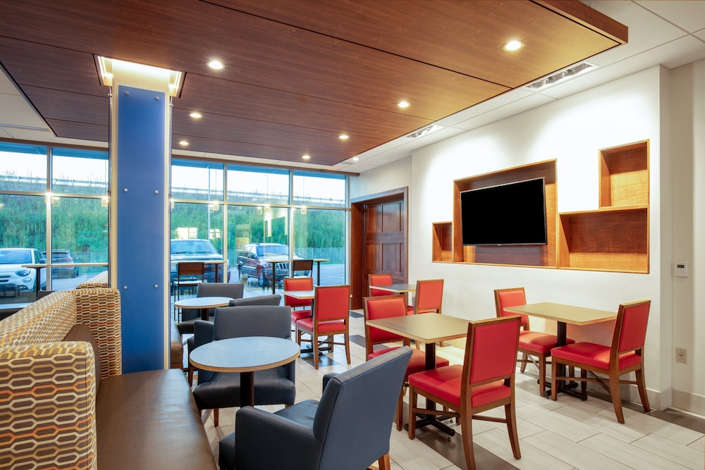 Holiday Inn Express & Suites Beloit by IHG - photo 29