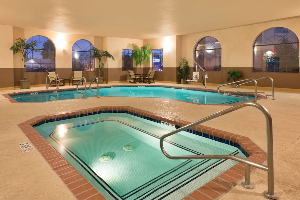 Holiday Inn Express Show Low by IHG - photo 22