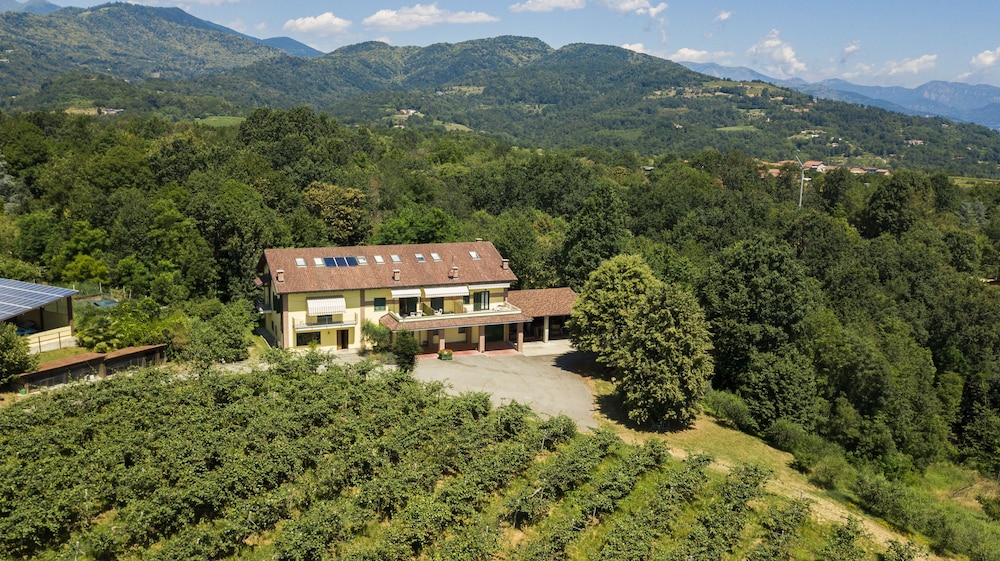 Agriturismo Turina by Connexion — 4-Star Luxury Hotel in Bricherasio, Italy