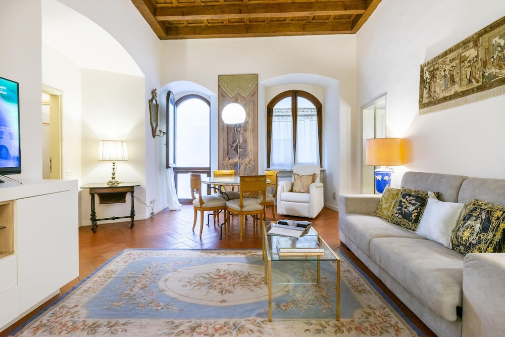 Borgo San Jacopo Apartment — 4-Star Luxury Hotel in Florence, Italy