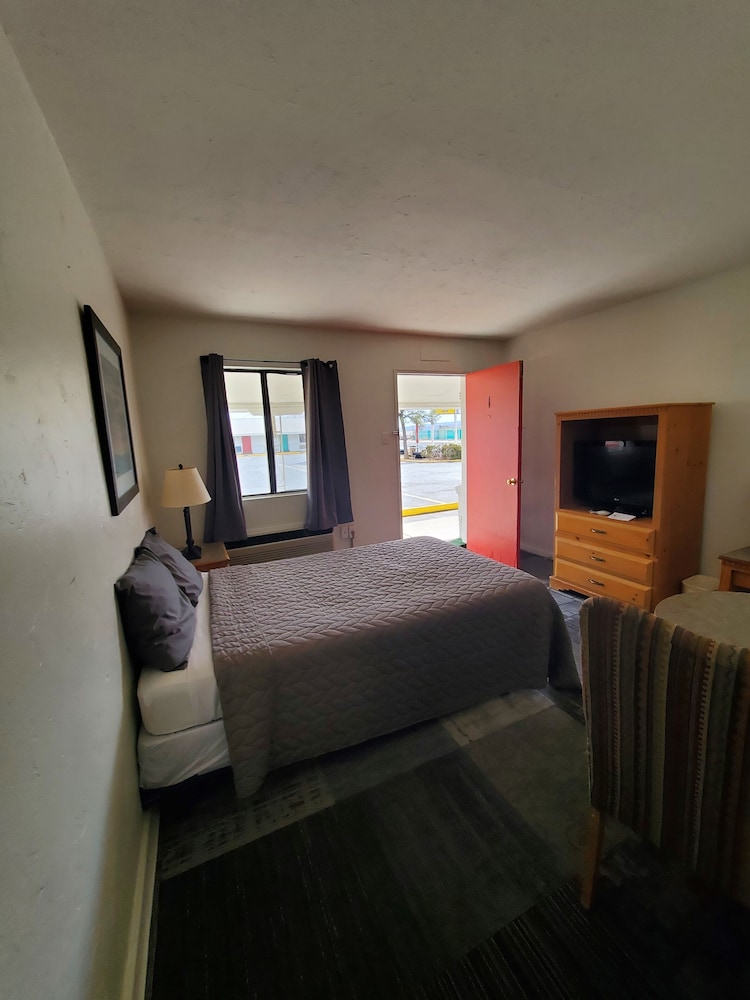 Southwest Motel - photo 17
