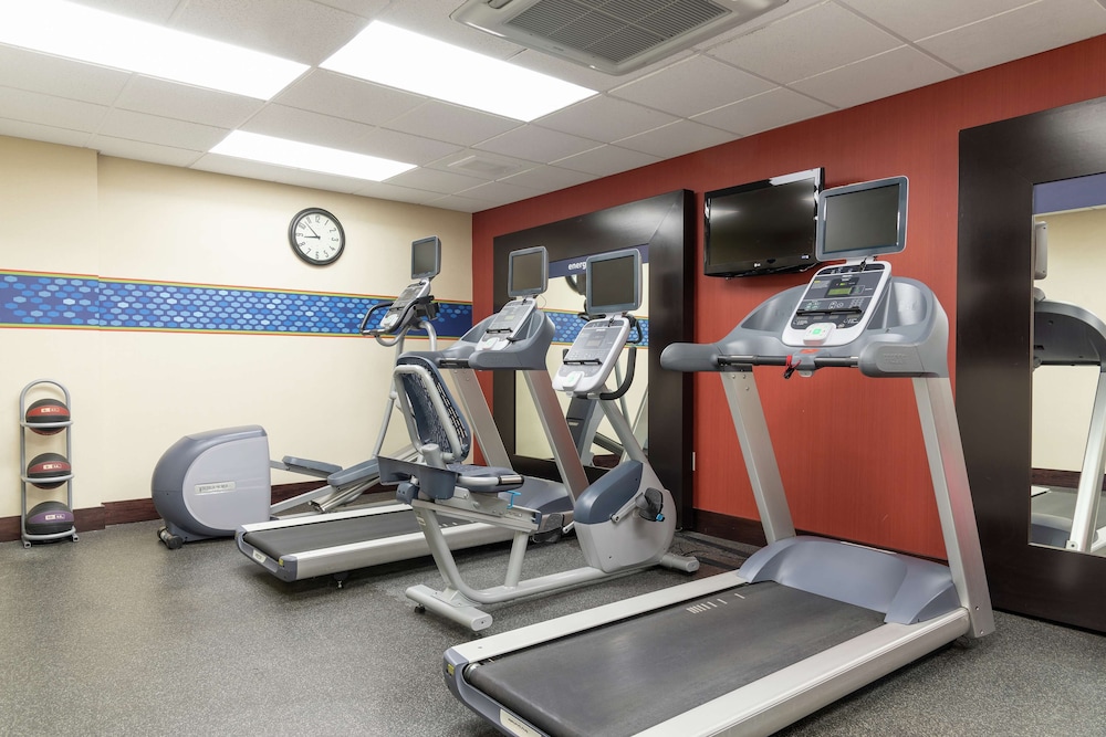 Hampton Inn & Suites Cleveland Airport Middleburg Heights - photo 45