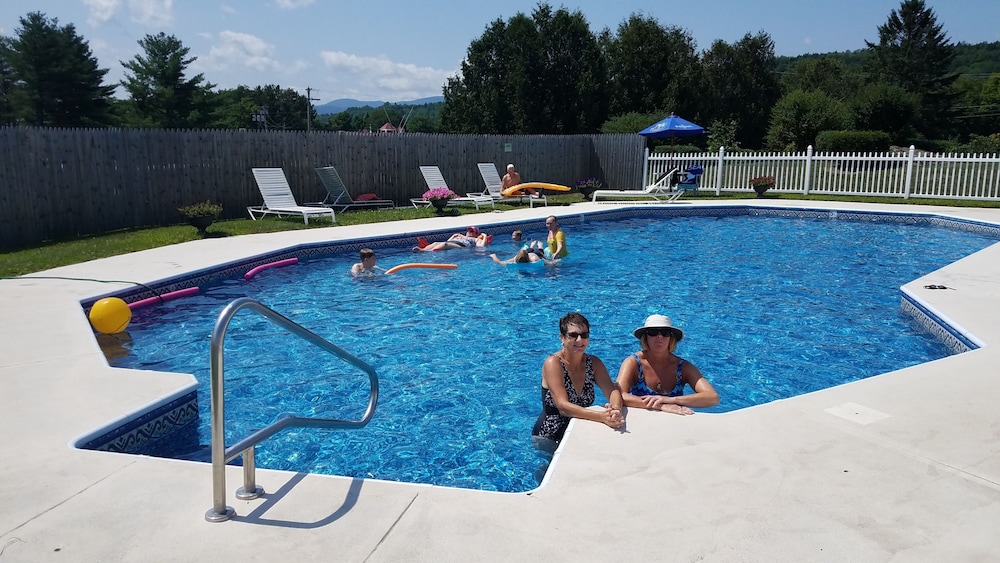 Commodores Inn - photo 34