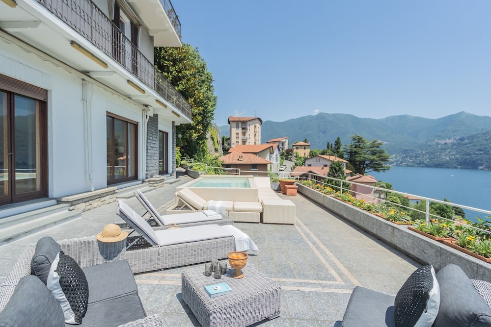 Villa Chiara Moltrasio With Private Garden — 4-Star Luxury Hotel in Moltrasio, Italy