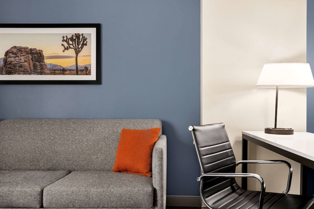 La Quinta Inn & Suites by Wyndham San Bernardino - photo 34