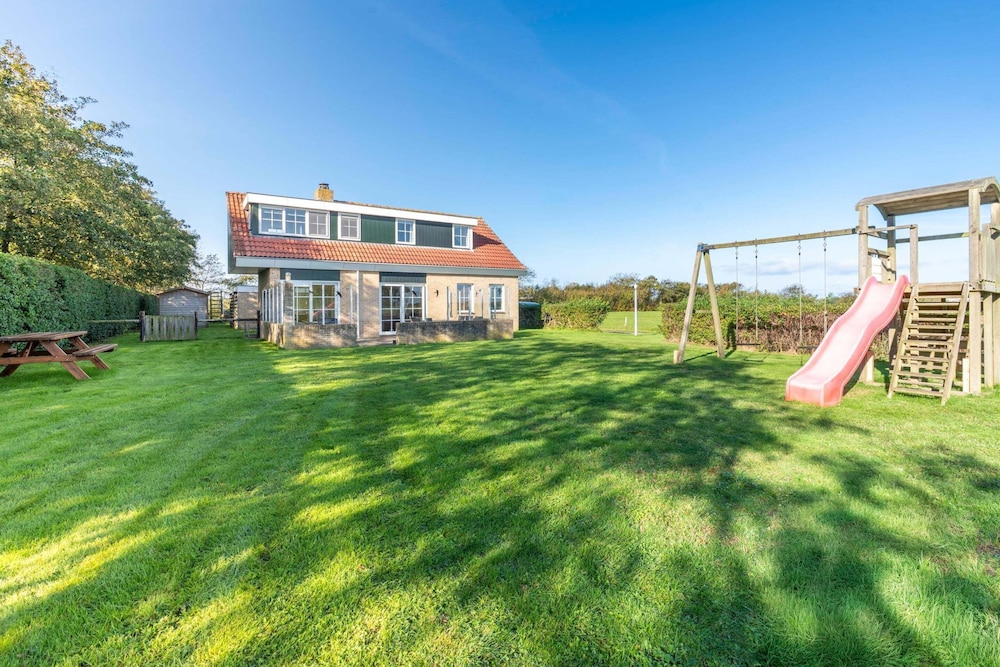 Annabella 11 — 4-Star Luxury Hotel in De Koog, Netherlands