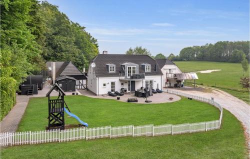 Four Bedroom Holiday Home In Juelsminde — 5-Star Luxury Hotel in Juelsminde, Denmark