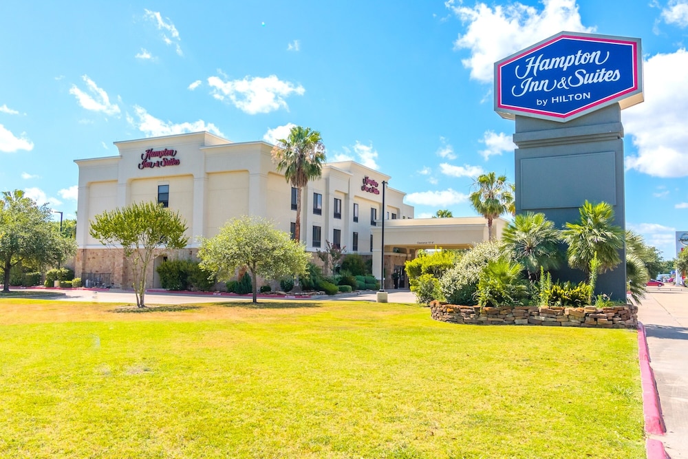Hampton Inn and Suites College Station - photo 79