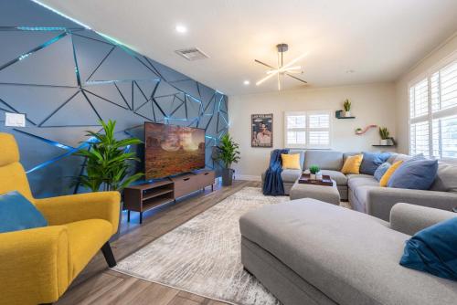Phoenix 4 BDR Home with Gym & Hot Tub — 4-Star Luxury Hotel in Phoenix, United States