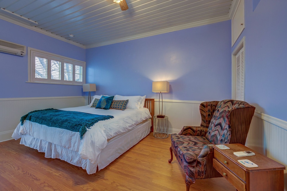 Carlisle Garden Suites - photo 17