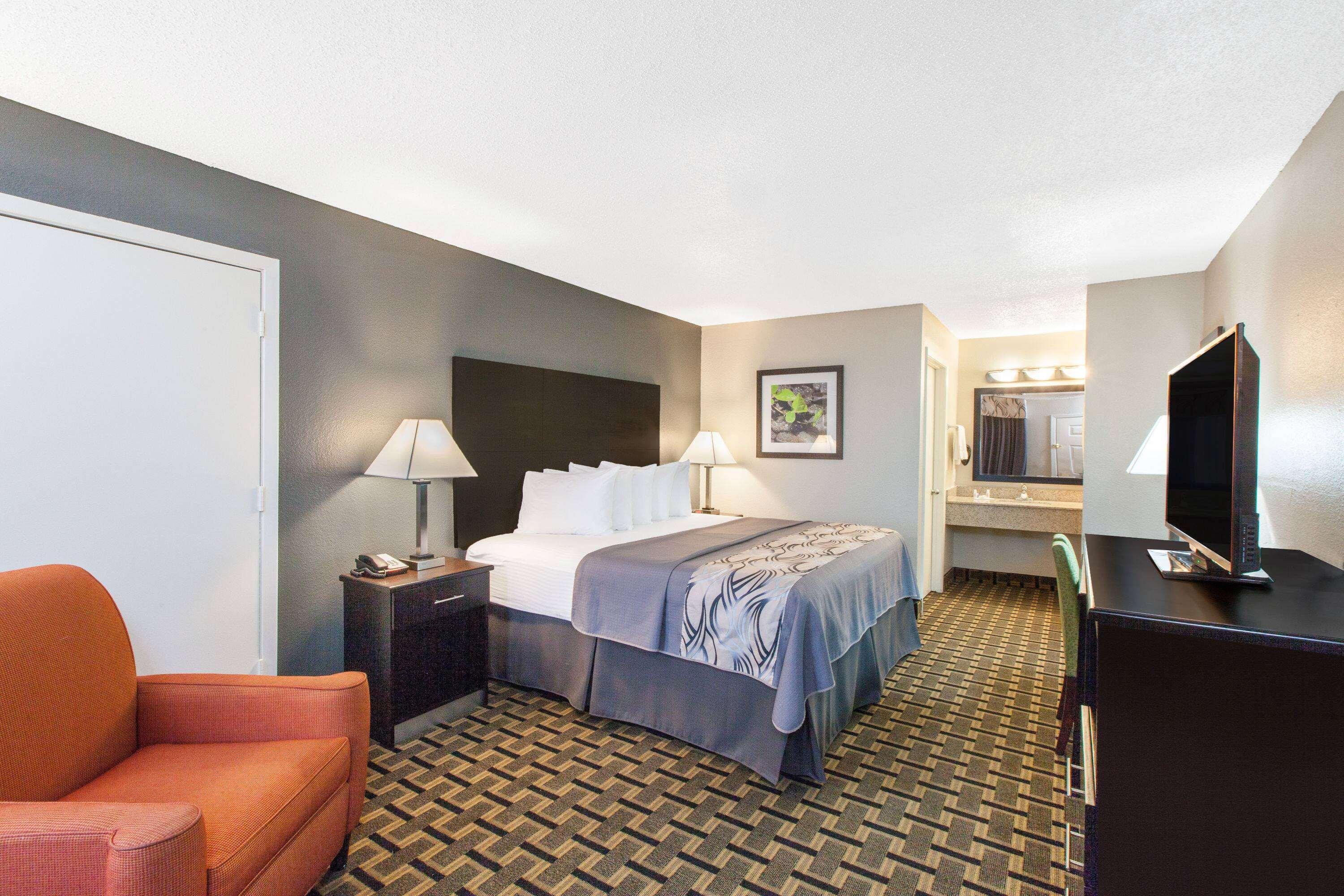 Days Inn by Wyndham Ennis - photo 12