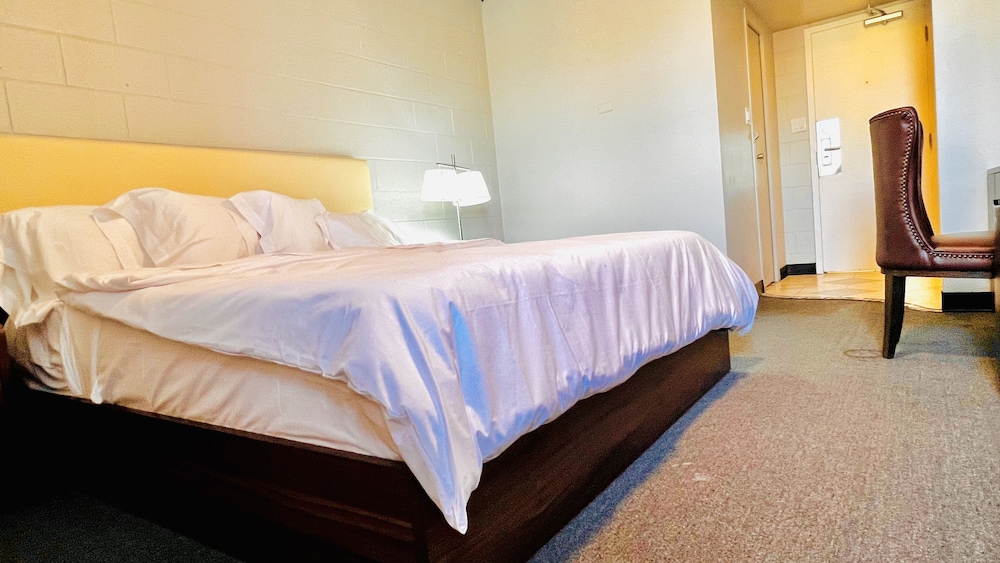 Grand Royal Legacy in Winnipeg, Canada