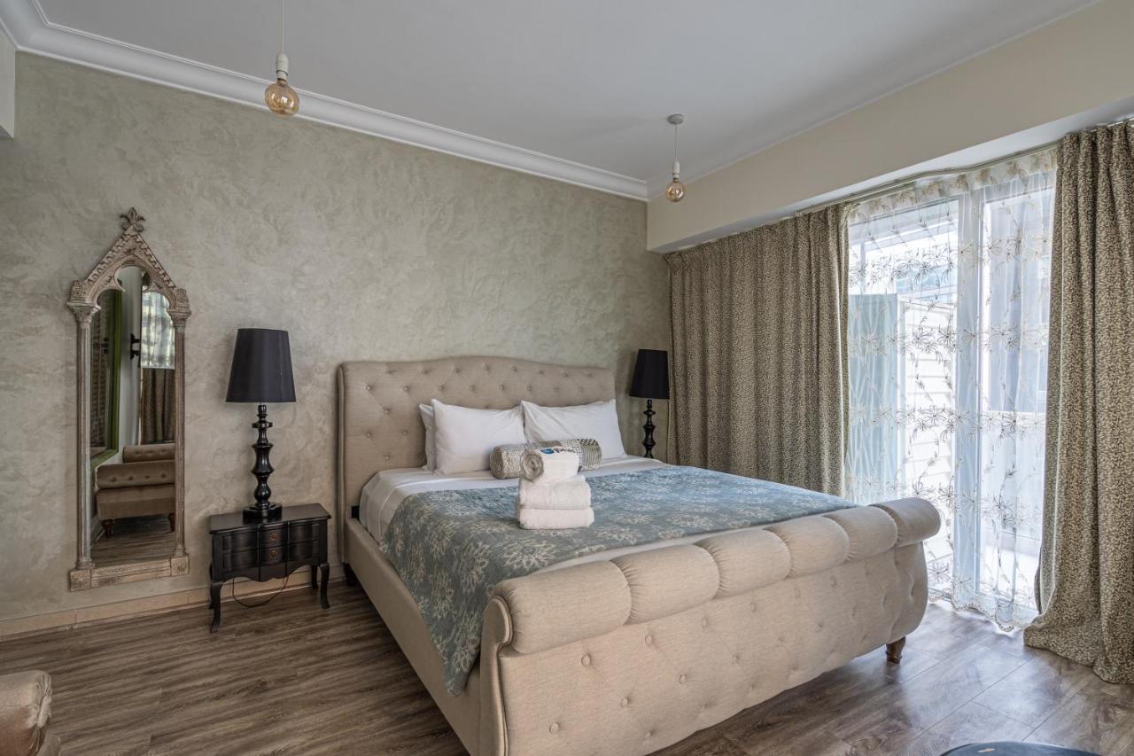 HiGuests Royal 2BR Apt with Maid's Room Near Burj Khalifa — 4-Star Luxury Hotel in Dubai, United Arab Emirates