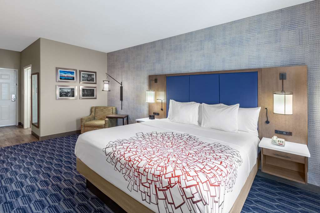 La Quinta Inn & Suites by Wyndham Houston Channelview - photo 28