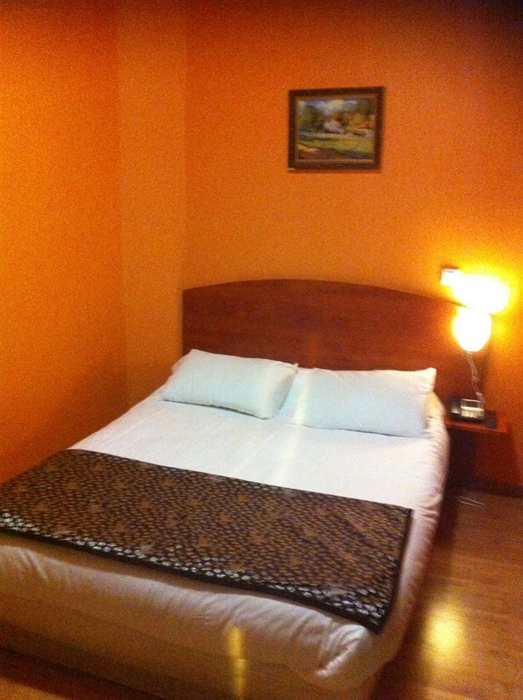 Hôtel Pasteur - last minute hotel in La Courneuve