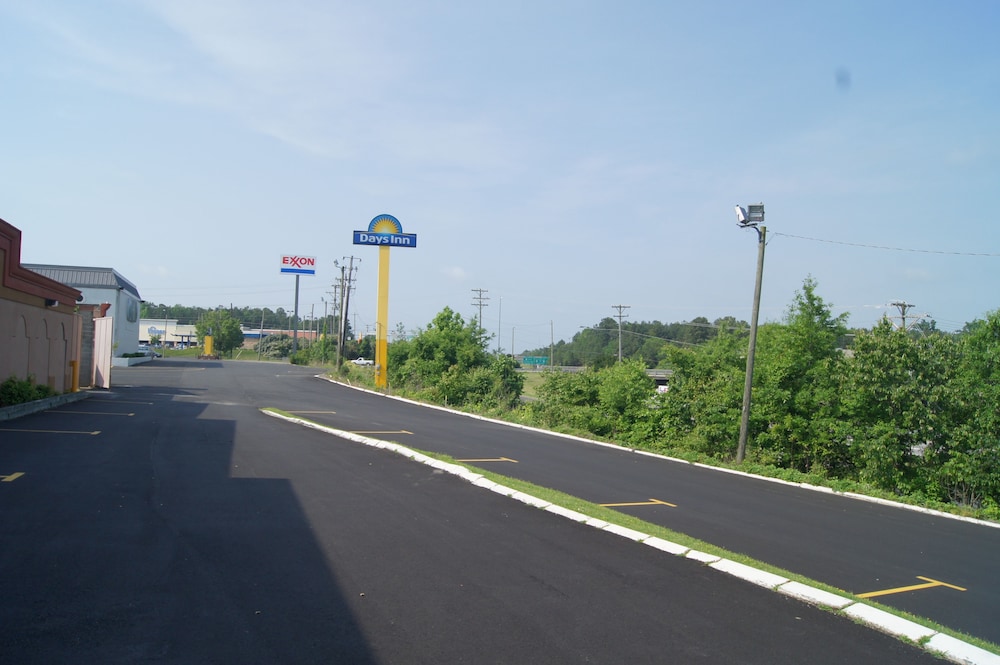 Days Inn by Wyndham Durham Near Duke University - photo 87