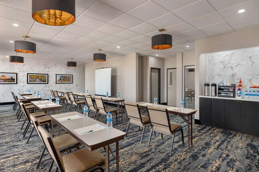 La Quinta Inn & Suites by Wyndham Dothan - photo 42