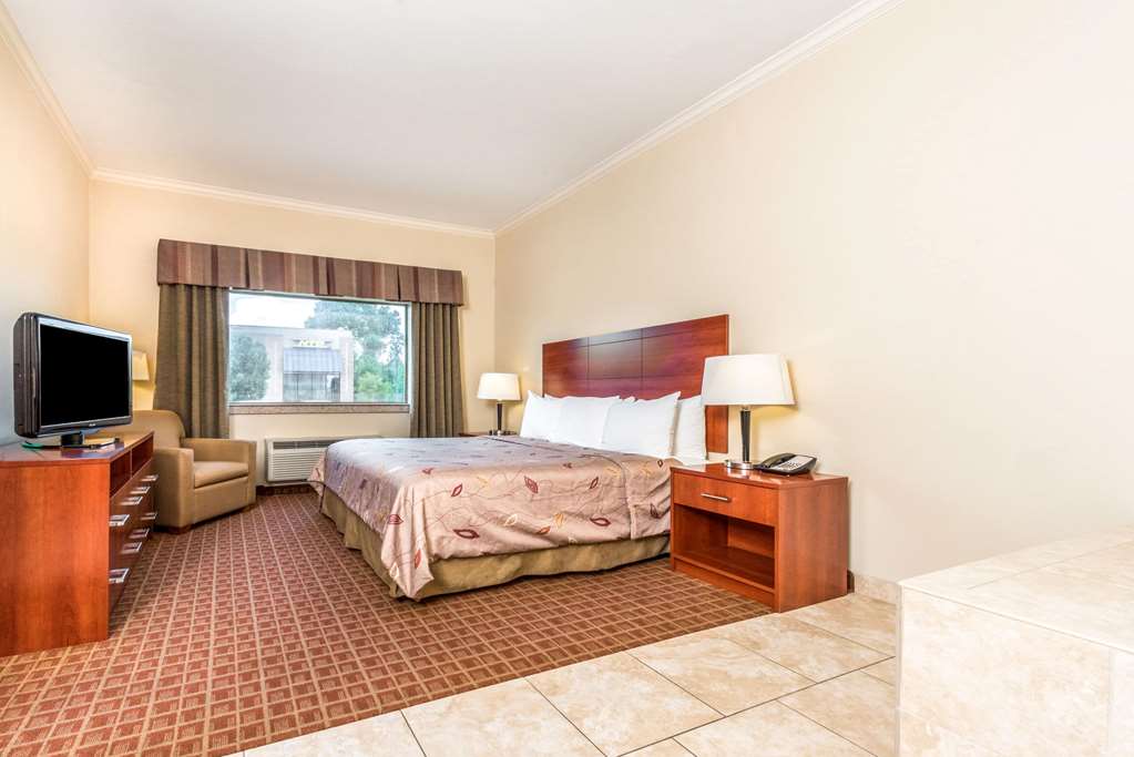 Ramada by Wyndham College Station - photo 9