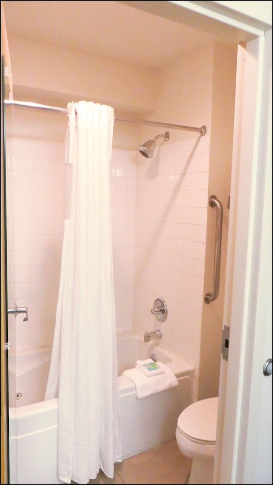 Peppermill Empress Inn - photo 41