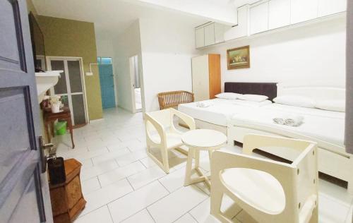 Aqil Beach Inn — Marang — photo 3